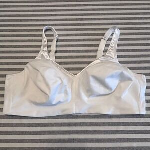 Playtex 18 Hour Ultimate Shoulder Comfort Wireless Bra White 40DD Style 5676